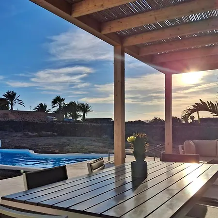 Tabaiba En Con Piscina Villa Lajares