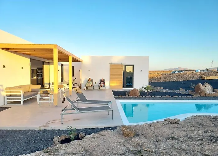 Tabaiba En Con Piscina Lajares