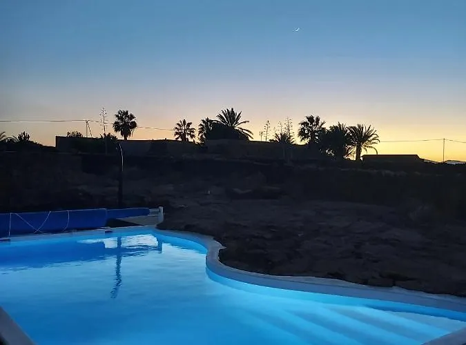 Tabaiba En Con Piscina Villa Lajares